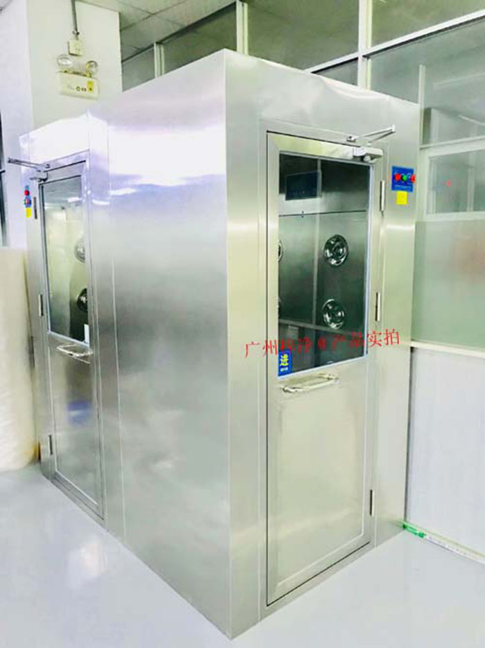 風(fēng)淋室安裝現(xiàn)場(chǎng)實(shí)拍圖 風(fēng)淋室安裝現(xiàn)場(chǎng)實(shí)拍圖