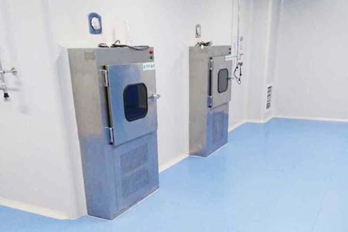 開啟傳遞窗：按照實驗室規(guī)定的方式開啟傳遞窗，通常為從外向內或從內向外開啟。