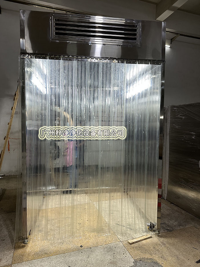 打開(kāi)層流罩取樣車(chē)的門(mén)，確保層流罩運(yùn)行正常，無(wú)異常噪音。