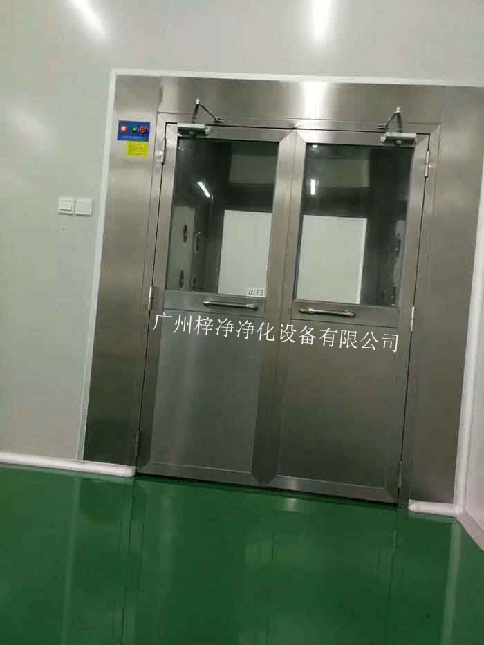 風淋室外觀檢查整體結(jié)構是保證風淋室正常運行和潔凈度的重要環(huán)節(jié)。 風淋室外觀檢查整體結(jié)構是保證風淋室正常運行和潔凈度的重要環(huán)節(jié)。