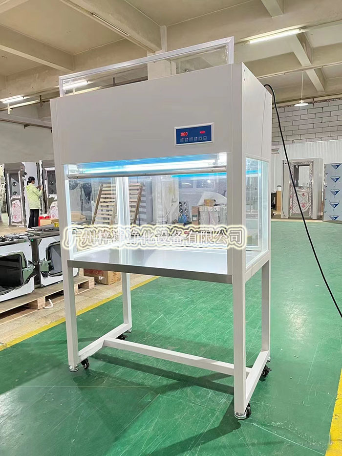 潔凈工作臺是廣泛應用于科研、制藥、生物工程等領域的潔凈設備